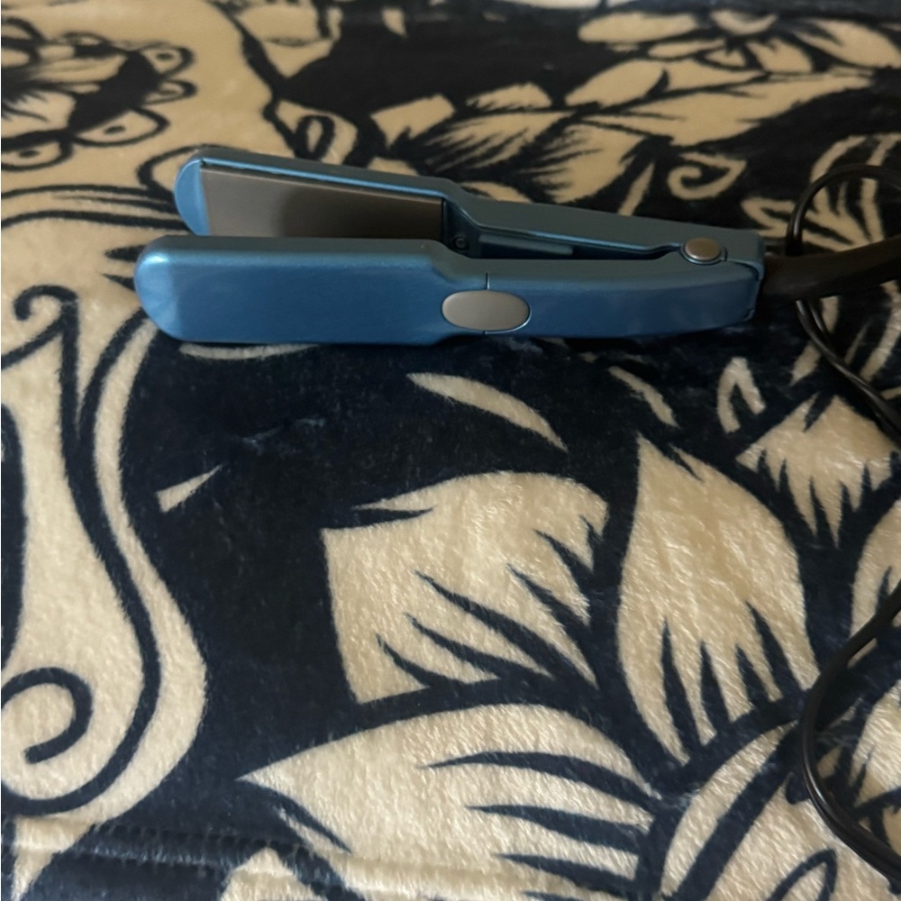 BabyBliss Mini Compact Blue Hair Straightener - Picture 2 of 4